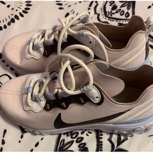 Nike reacts Womens size 6.5